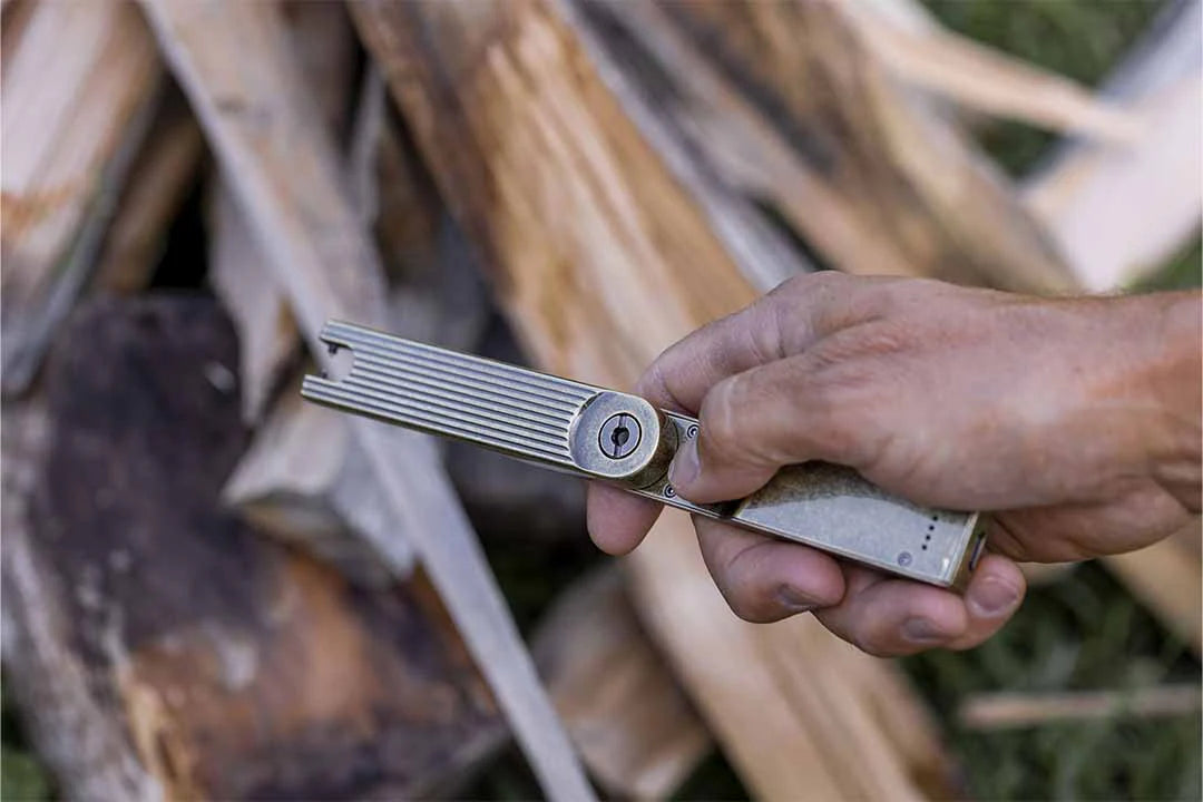 Barebones Pivot Arc Lighter